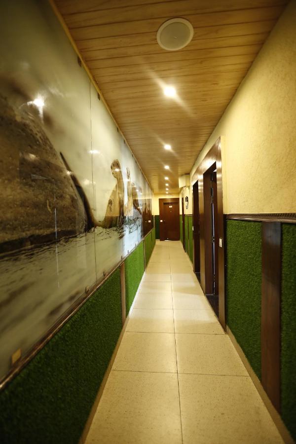 Hotel Kings Inn Мусори Екстериор снимка