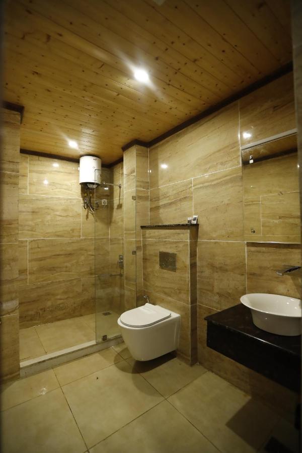 Hotel Kings Inn Мусори Екстериор снимка