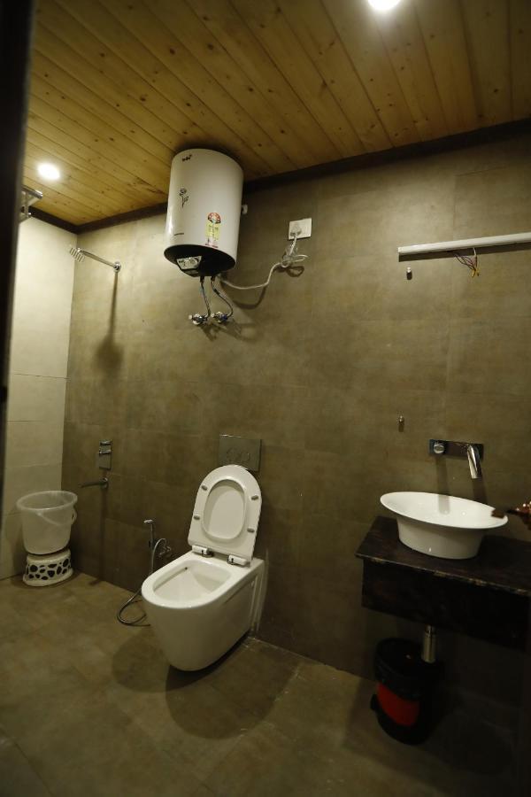 Hotel Kings Inn Мусори Екстериор снимка